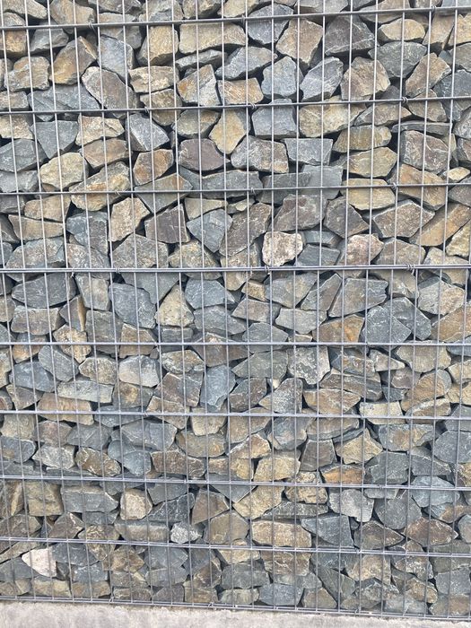 Gard din piatra / gabioane iaz amenajari gradini plante