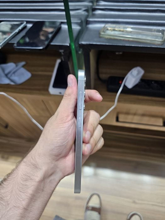 Samsung s24 b/u holati ideal