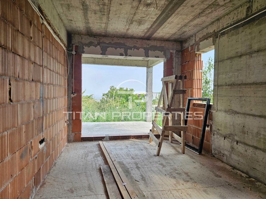 Двуетажна къща в Марково