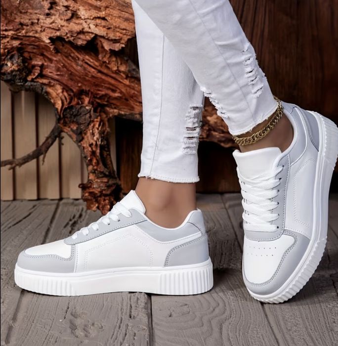 Белые кроссовки женские