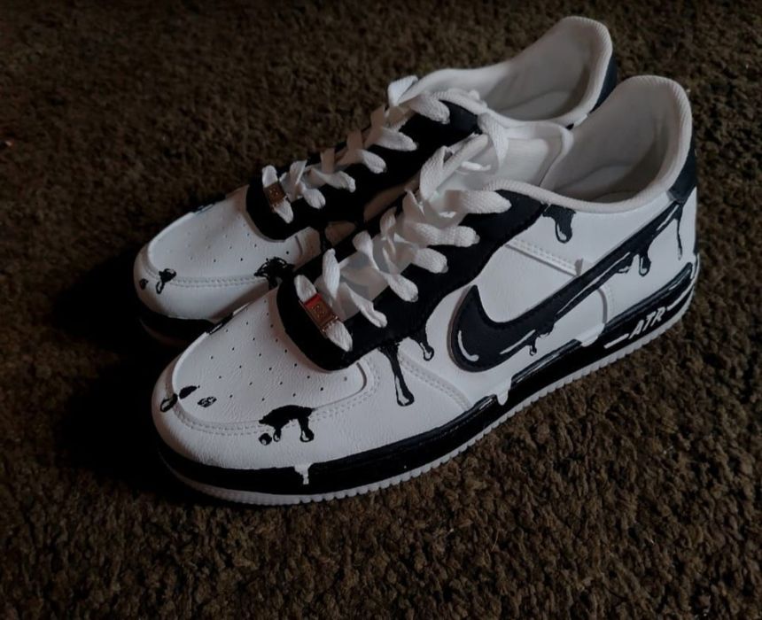 Ветровка и кроссовки