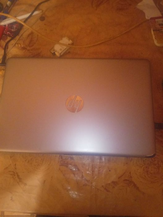 Продавам лаптоп HP 250 g7 бърз 8 gen procesor