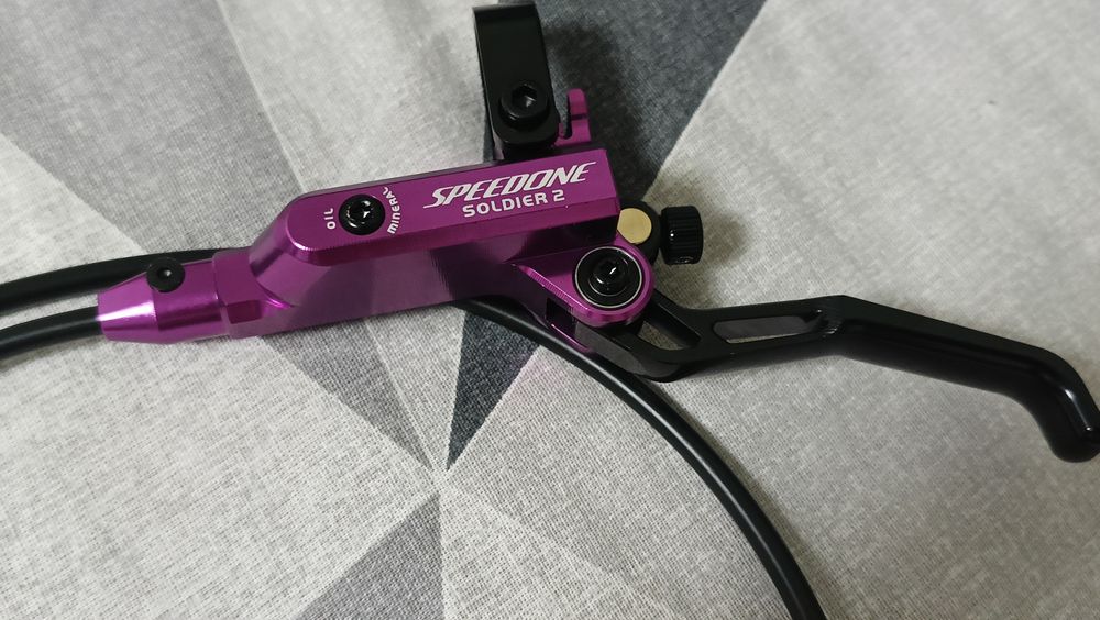 продам передний левый тормоз speedone