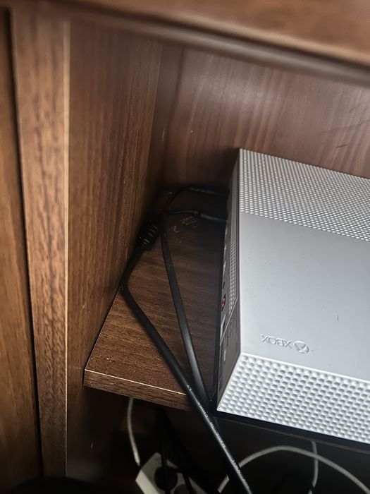 Xbox one S 1TB + 1 controller + 19 jocuri