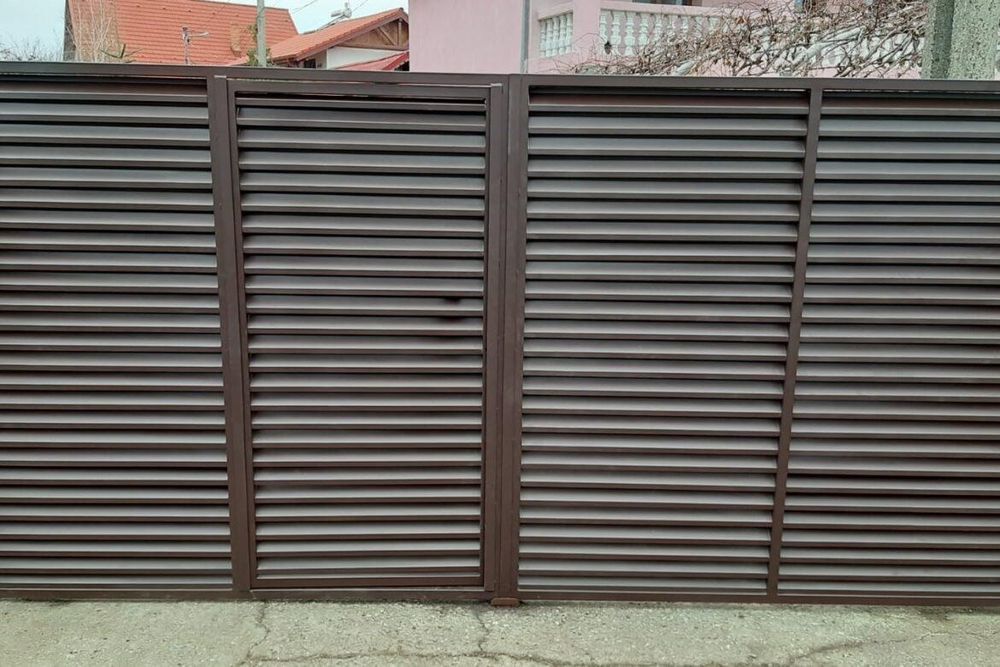 Garduri și porți stil jaluzele șipcă metalica tabla cutata