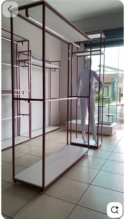 Стеллажлар сотилоди