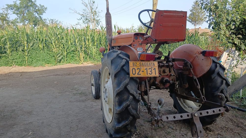 De vânzare tractor+prasitoare +plug +freza+tocatoare de crengi