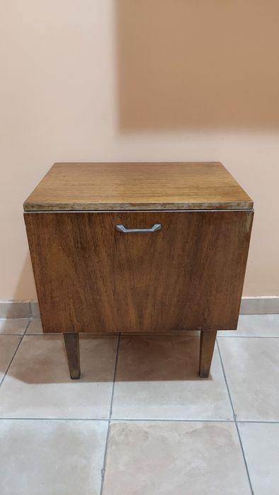 Тумбочка советская целая