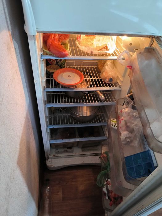 Продам холодильник Indesit R36NFG