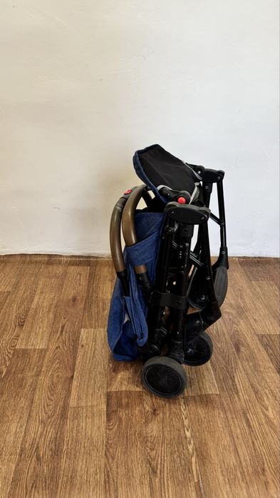 Продам детскую прогулочную коляску