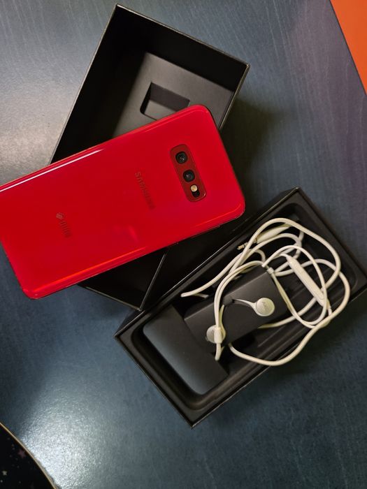Vând Samsung S10e full box