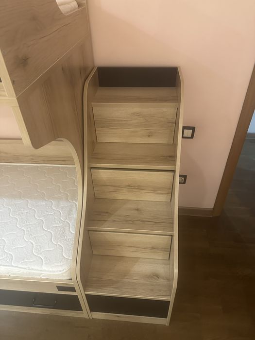 Двухъярусная кровать