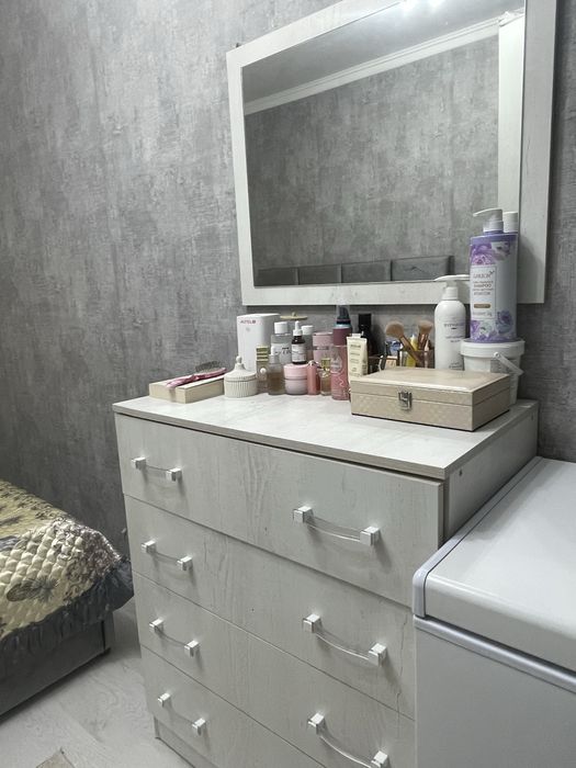 Продаю спальный гарнитур