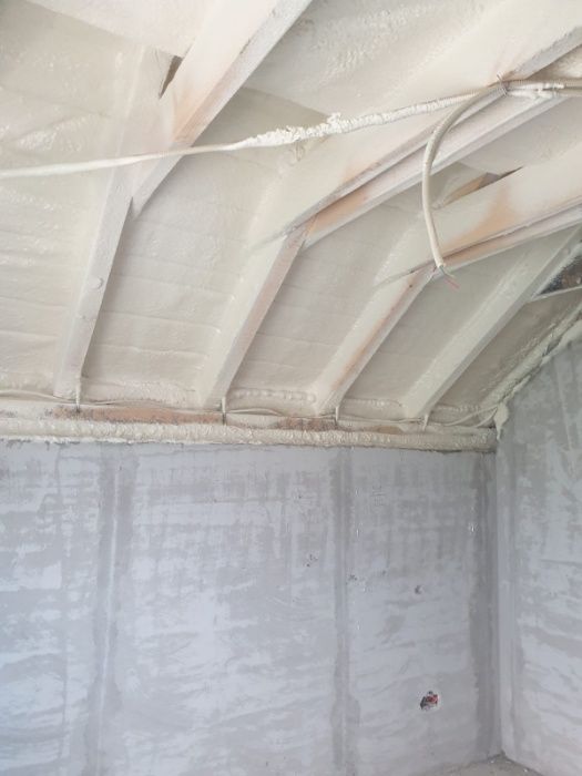 Izolatie / izolatii spuma  poliuretanica izolat cu spuma poliuretanica