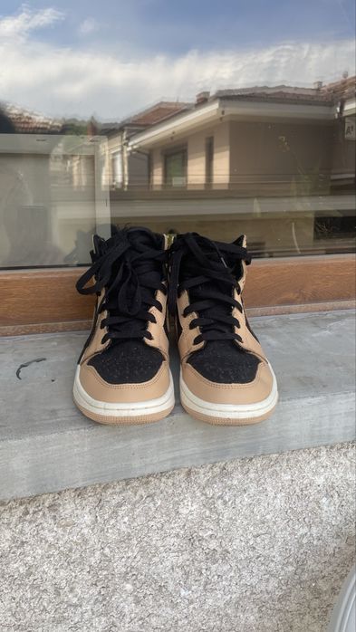 Nike Air Jordan 1 High - бежов цвят