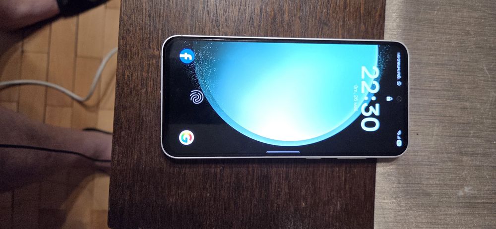 Продавам 2 броя Samsung S23FE