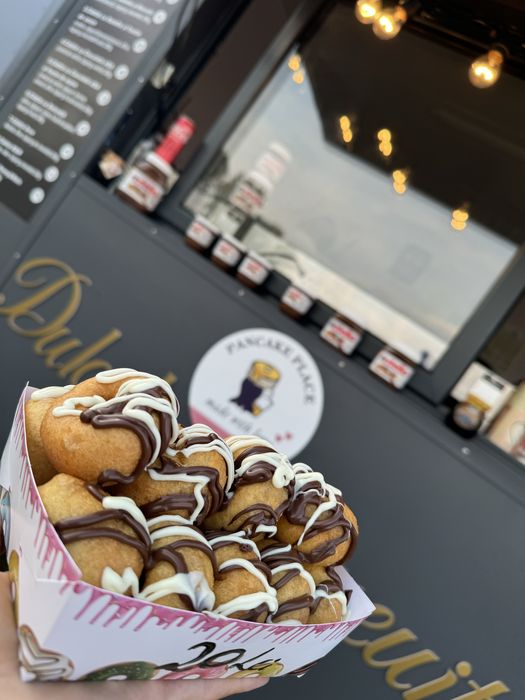 De închiriat Rulota Fast-Food complet echipata– CLĂTITE, GOFRE ȘI GOGOȘI