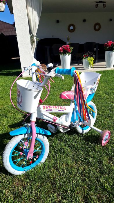 Vând bicicleta pt copii cu varsta intre 3 si 5 ani