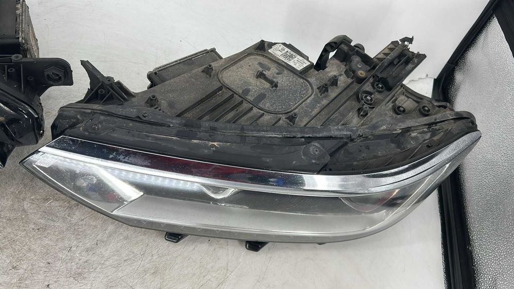Far bixenon stanga/dreapta Volkswagen Passat B8