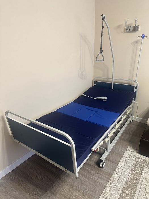 Продам функциональную медицинскую кровать с электрическим механизмом