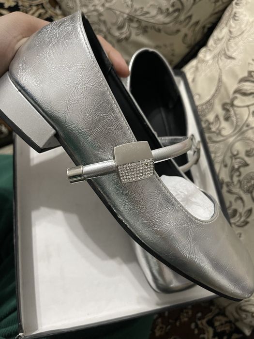 Серебристые туфли