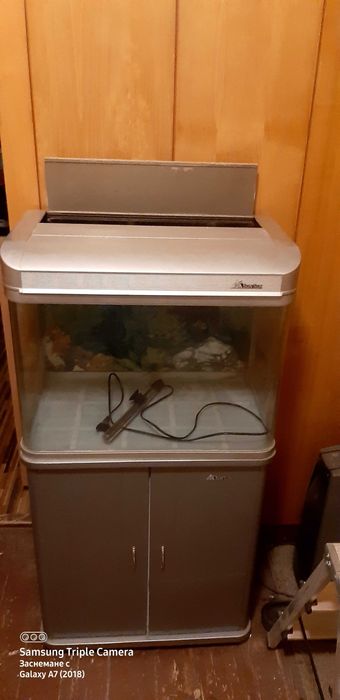 Аквариум и шкаф с ПАКЕТ ПОДАРЪЦИ.гр.Варна