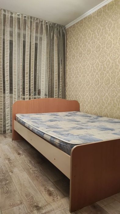 Продам 2 спальную кровать с матрасом