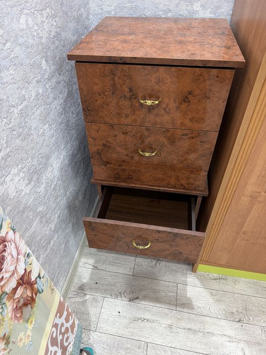 Продам прикроватные тумбы