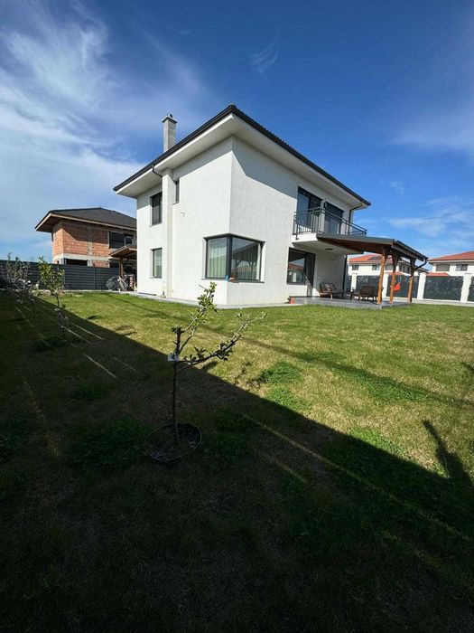 Închiriere casă complet mobilată, 3 dormitoare, prima închiriere