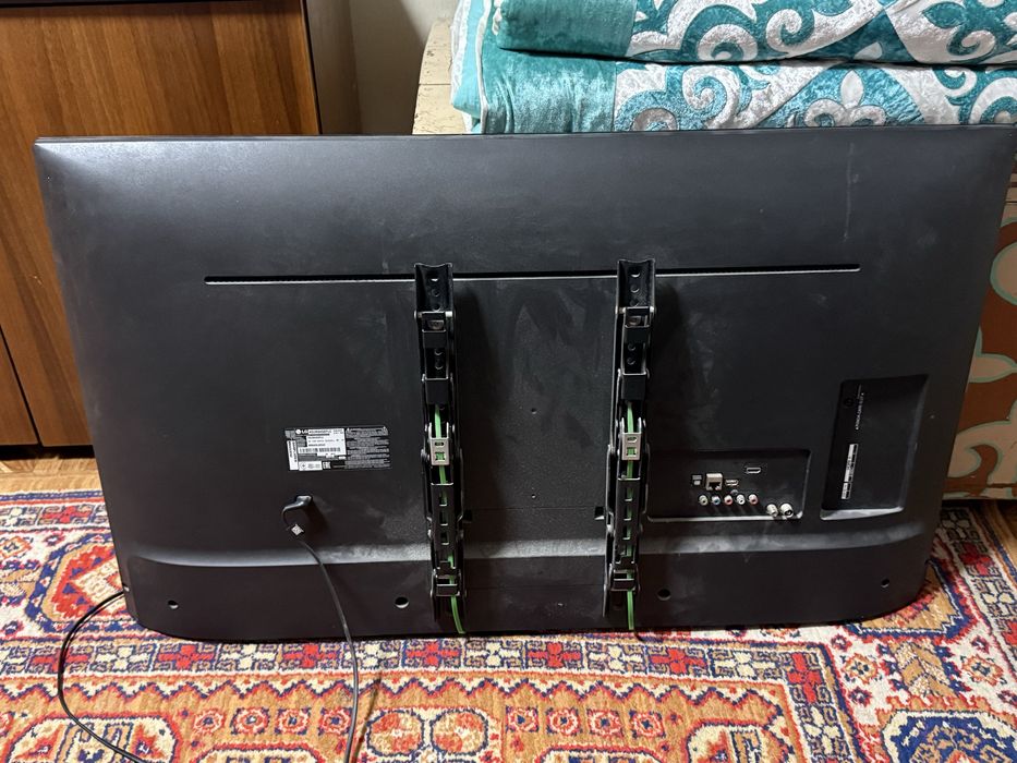 Телевизор LG продам срочно