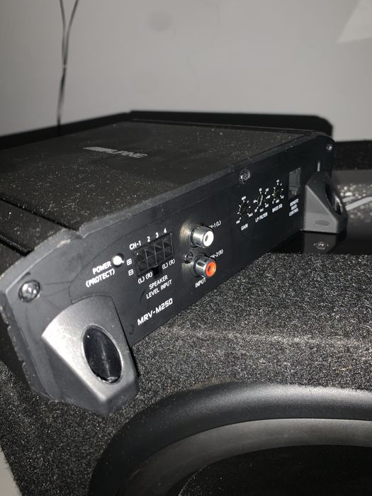 Vand Subwoffer Alipine 800W + Statie Alpine