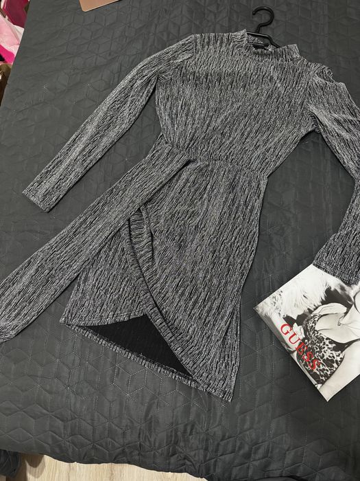 Черна рокля с дантела и панделки