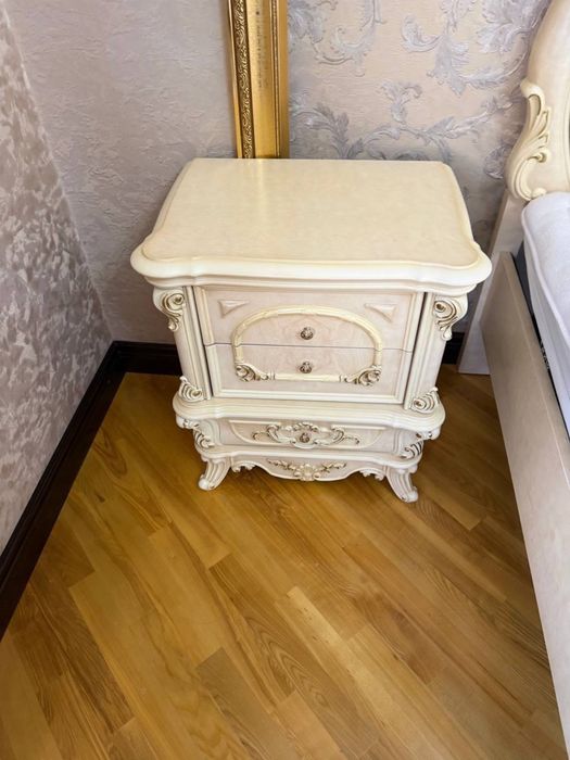 Срочно продается китайский спальня гарнитура с ковром