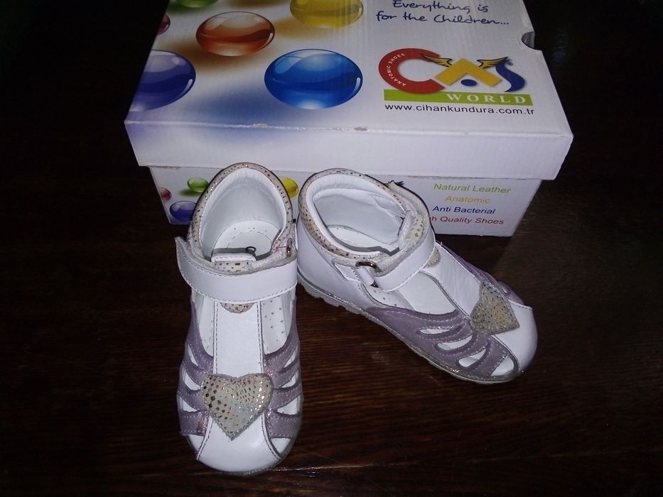 Продам! Детская обувь на девочку!