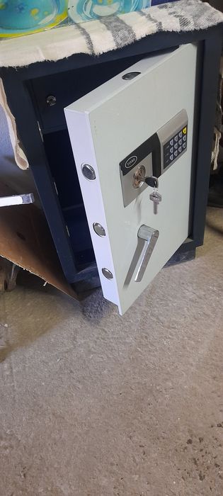 Продам большой сеиф