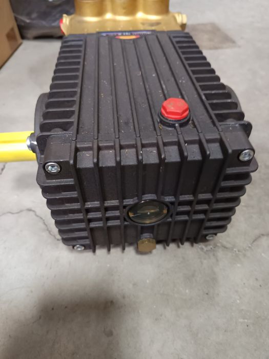 Помпа за високо налягане Interpump W5015 -500 бара