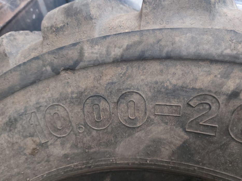 Vand cauciucuri 1000/20+ excavator Komatsu pw140 pe roti