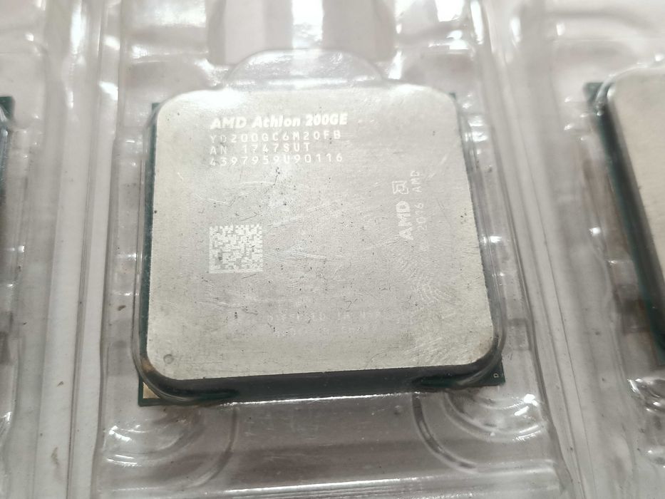 Процессоры AMD Athlon 200GE  (3.2 GHz,  Socket AM4). Новые.