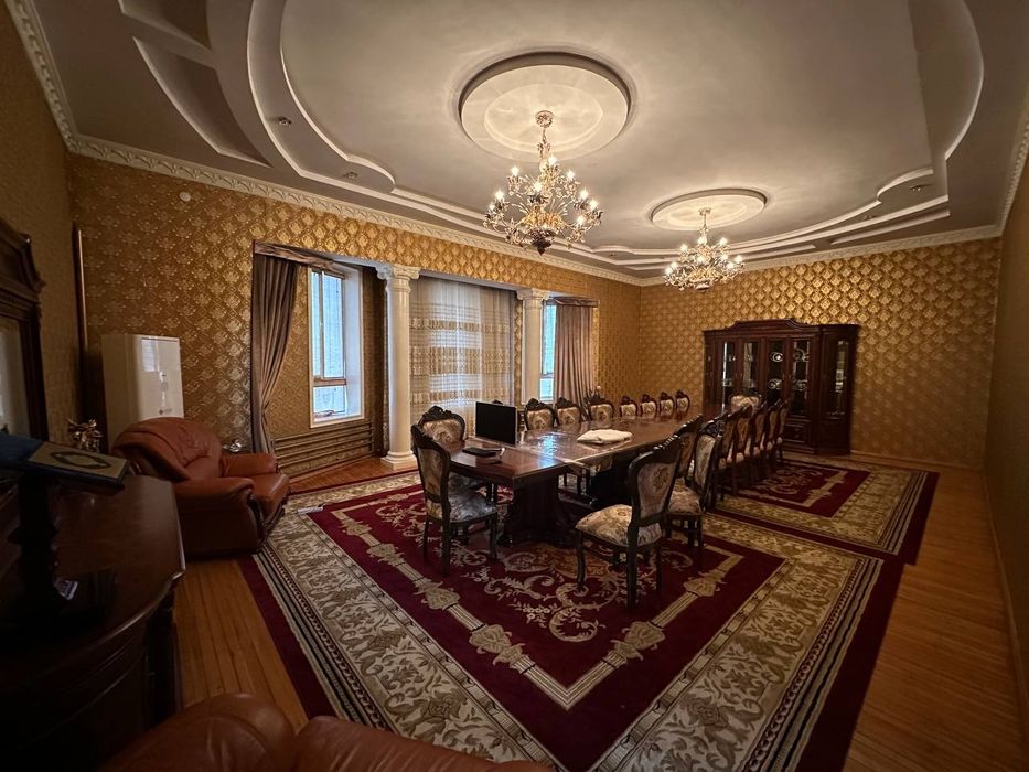 Продаётся дом в хорошо районе, 10 соток земли, 9 комнат