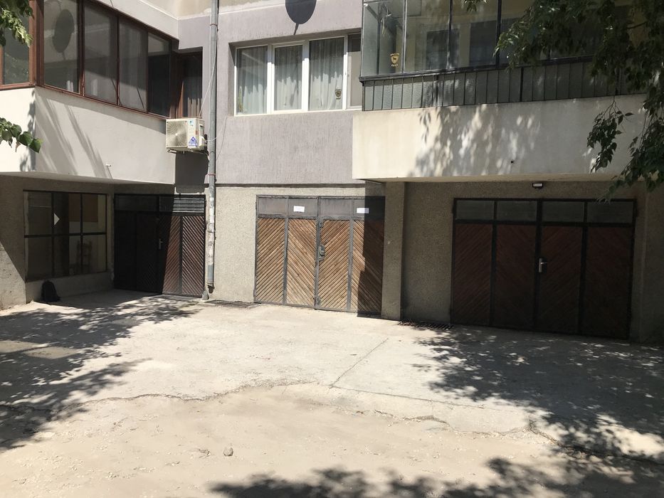 Гараж под наем в центъра на Варна
