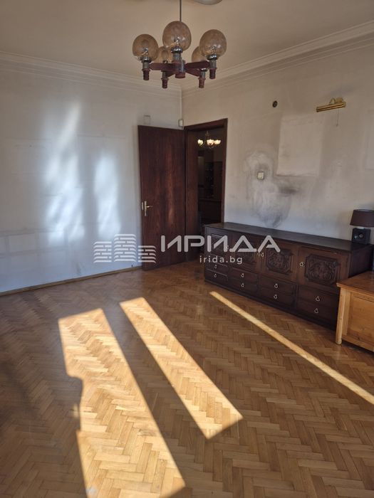 Просторен апартамент в кв. Яворов