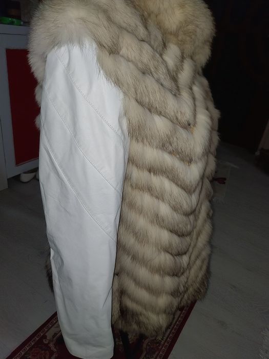 Vând haina de blana naturala, mâneci din piele