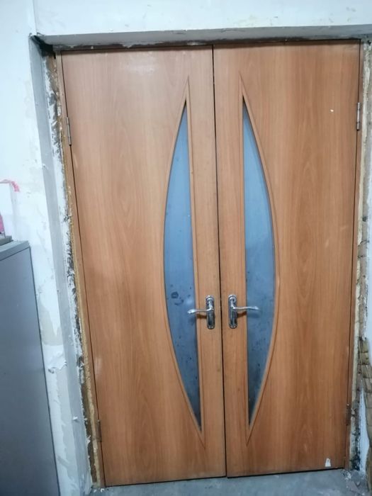Продам двери межкомнатные состояние среднее