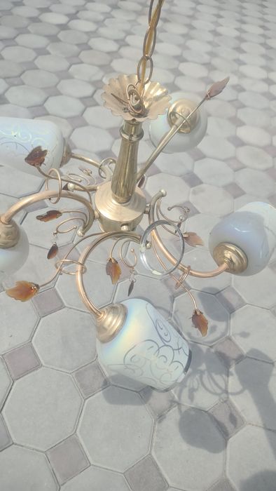 Обычная люстра .