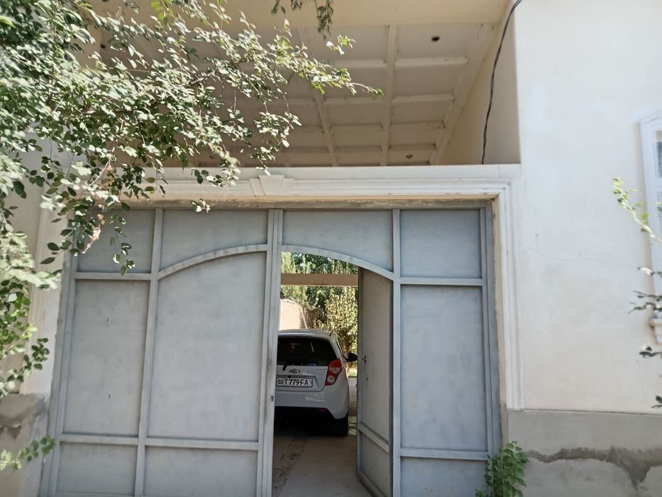 Gʻiyos Umarov da 6sotihli yashash uchun qurilgan uy sotiladi