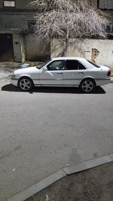 Продам срочно Мерседес с180