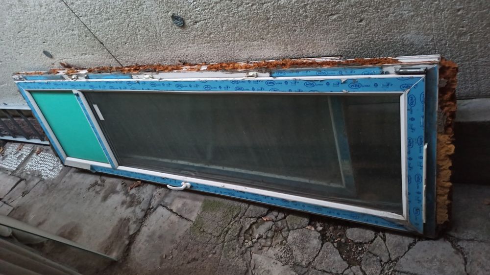 Продам пластиковую дверь и витраж