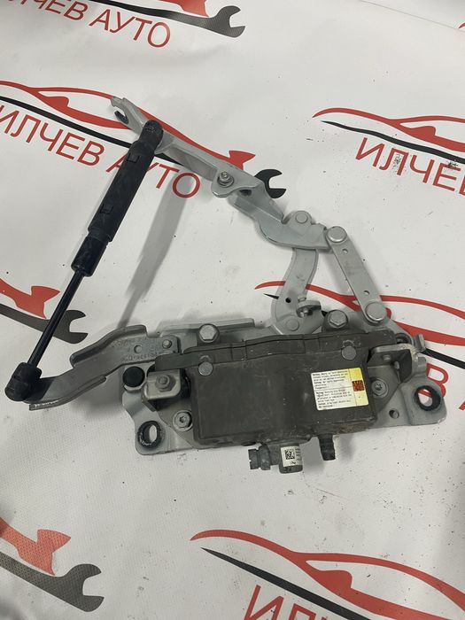 Панти за преден капак бмв ф10 ф11/BMW F10 F11