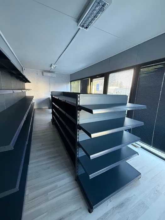 Двустранен островен стелаж за магазин с перфо гръб в тъмно сив мат