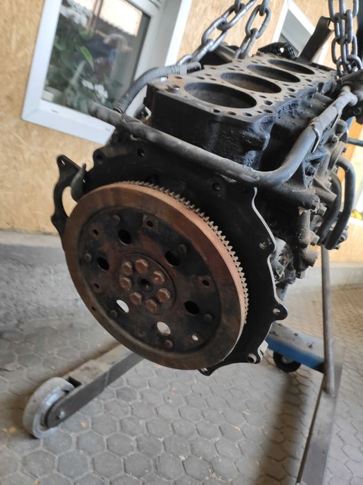 Продам Б/У. двигатель  4м40